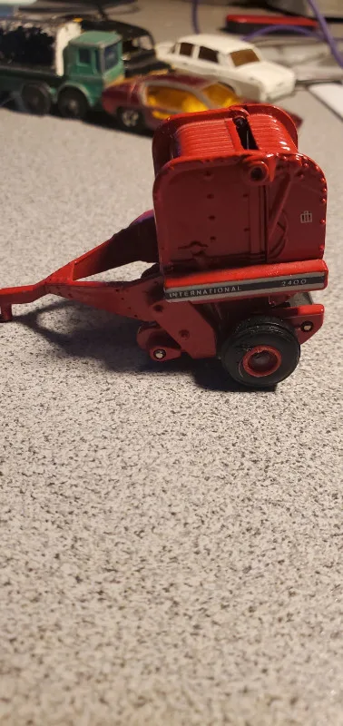 Ertl IH Baler 1:64 thumbnail