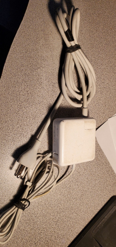 Apple 60W Magsafe power Adapter model A1344 - photo 2