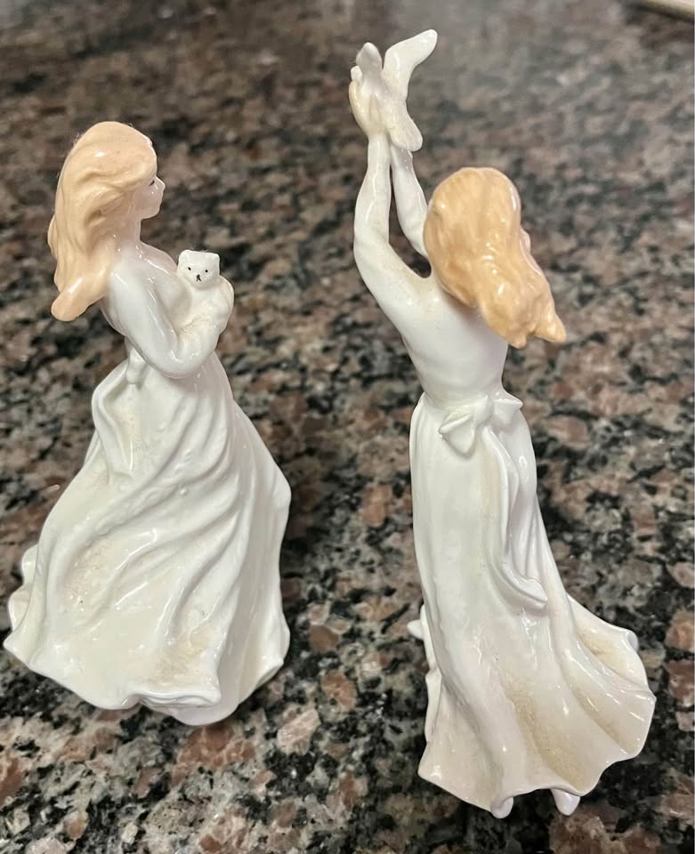 Authentic Royal Doulton Figurines 7” High - photo 3