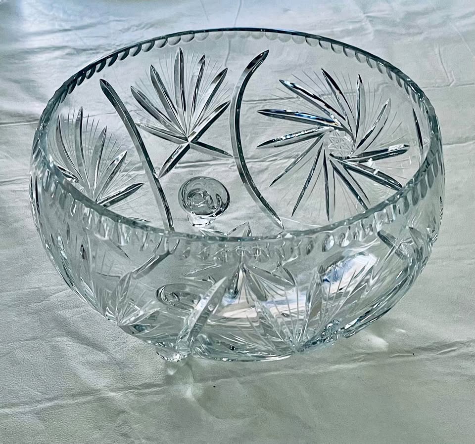 Large pinwheel crystal bowl