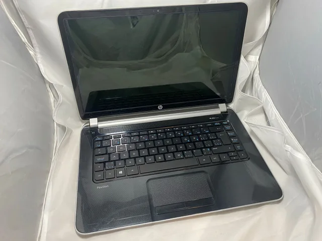 HP Pavilion Protect Smart Laptop 17" For Parts No Charger thumbnail