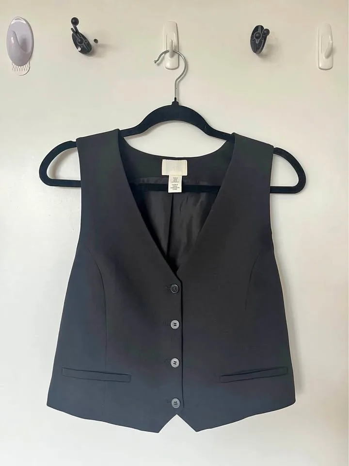 H&M Women’s Vest Size Medium thumbnail
