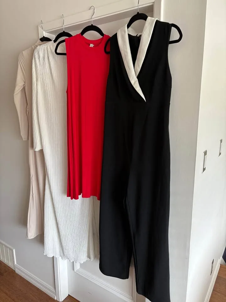 M/L Maternity Clothes Bundle image indicator(2)