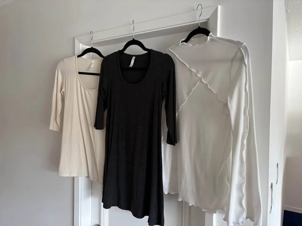 M/L Maternity Clothes Bundle image indicator(4)