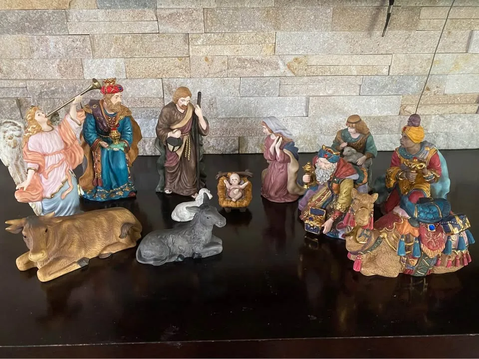 Kirkland Signature Porcelain Nativity Set image indicator(3)
