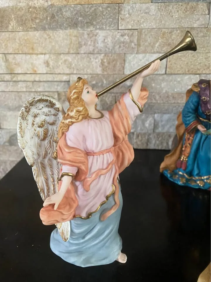 Kirkland Signature Porcelain Nativity Set image indicator(4)