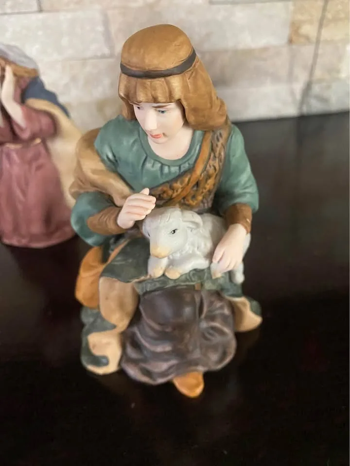 Kirkland Signature Porcelain Nativity Set image indicator(8)