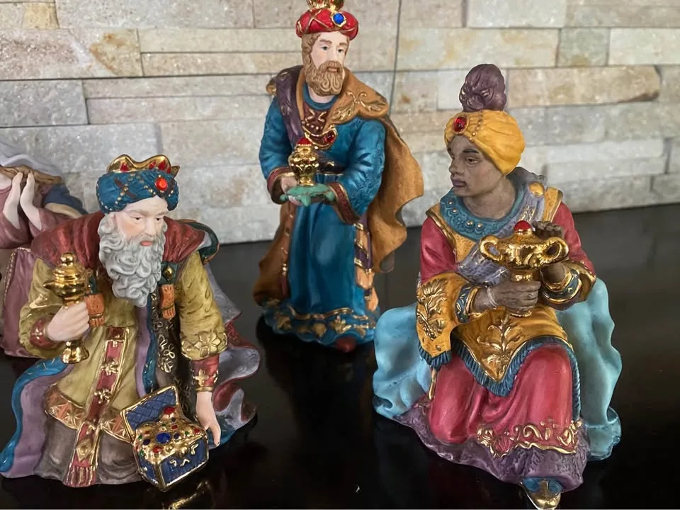 Kirkland Signature Porcelain Nativity Set image indicator(9)