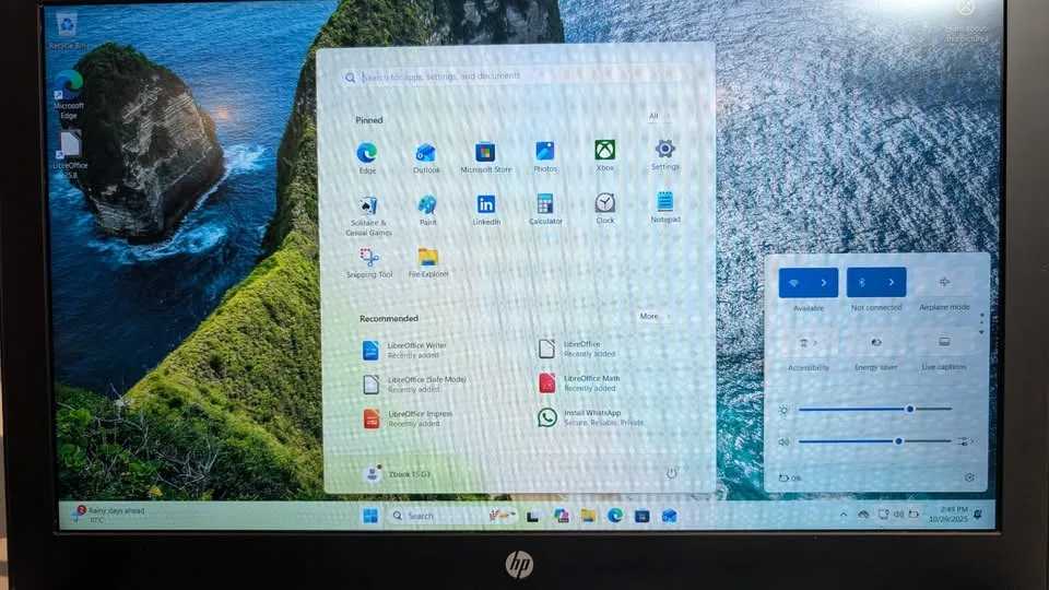 HP ZBook 15 G3 – i7 32GB RAM 256GB SSD Windows 11 Pro image indicator(3)