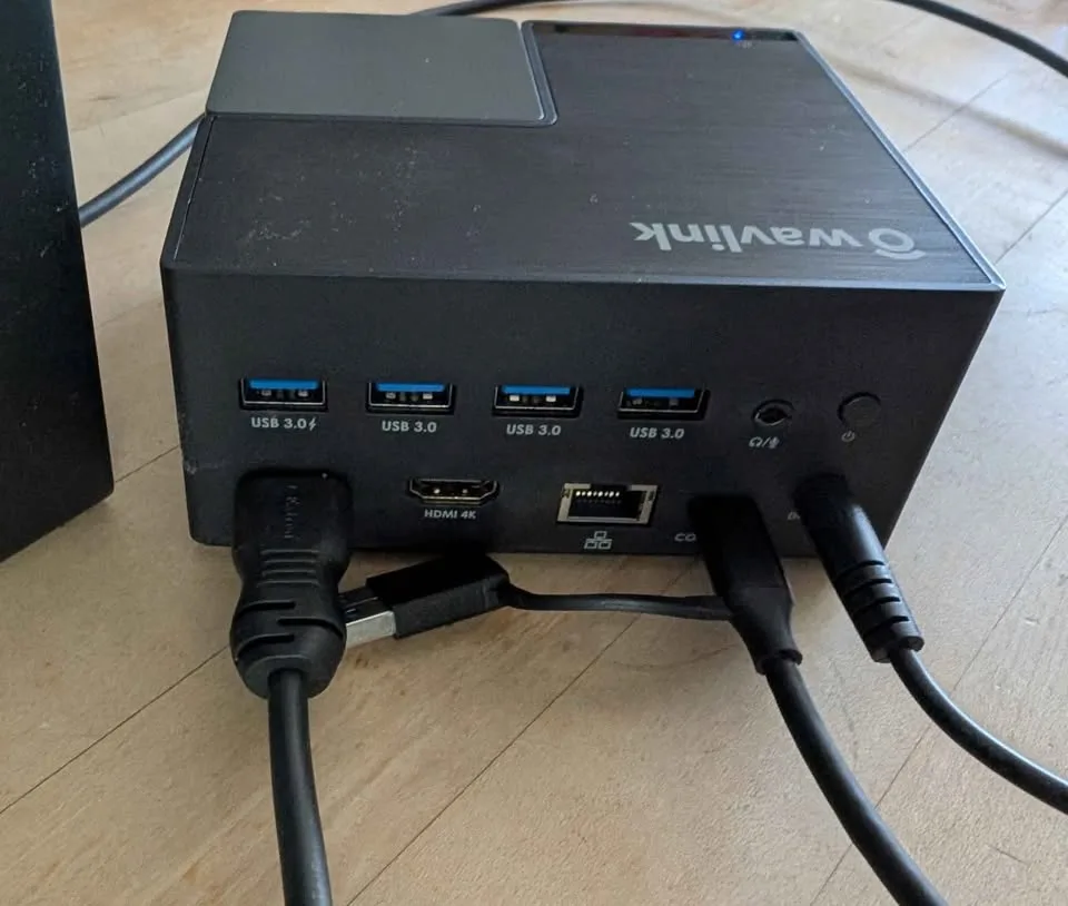 Used Universal docking station (Wavlink) image indicator(3)