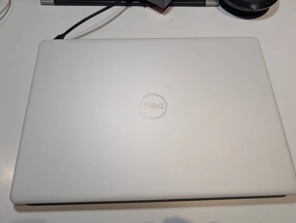 Dell Inspiron 3505 - $350 CAD image indicator(3)
