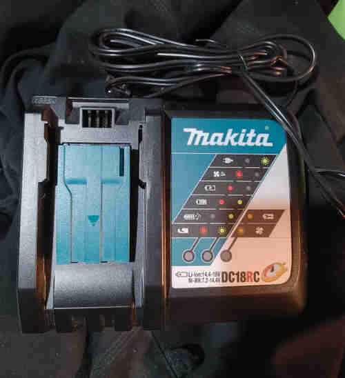 Makita fast charger 7.2-18v Dc18RC