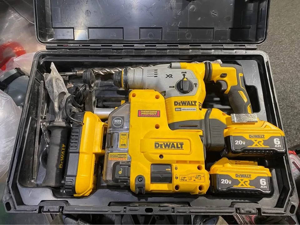 20V MAX XR Brushless Rotary Hammer with Extractor & 2 Batteries image indicator(3)