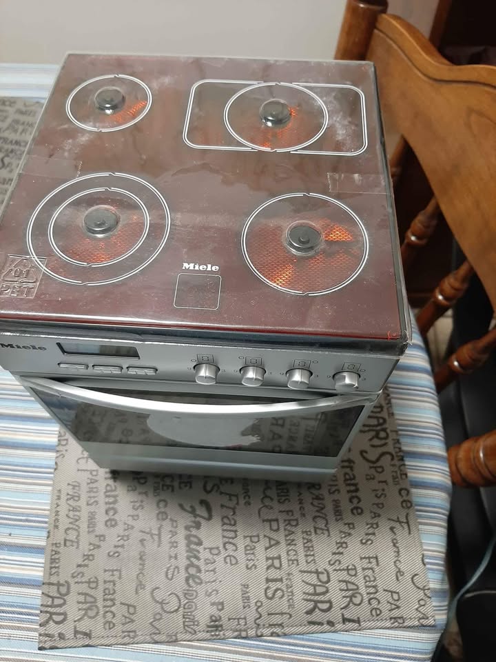 Klein Children Kids Miele Pretend Play kitchen stove , Ages 3+ - photo 2