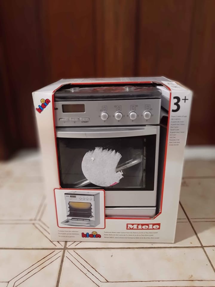 Klein Children Kids Miele Pretend Play kitchen stove , Ages 3+ - photo 5
