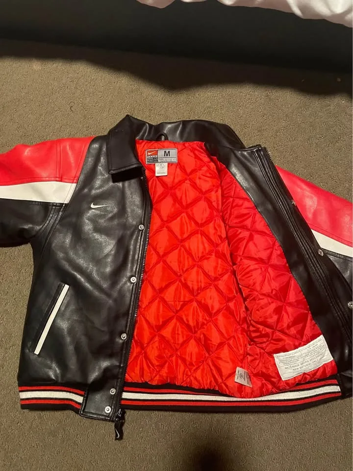 YOUTH MEDIUM Nike Team Canada Hockey Racing Jacket image indicator(3)