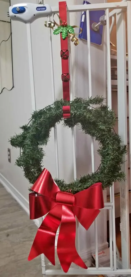 Small Wreath and Hook thumbnail
