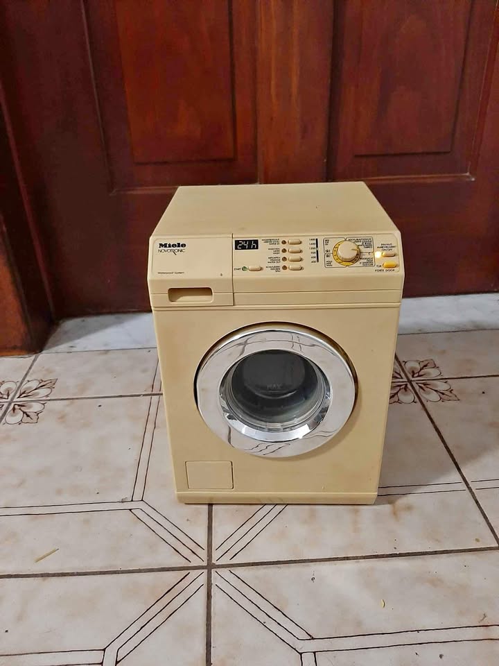 Klein Miele Pretend Play Washing Machine Ages 3+ in box
