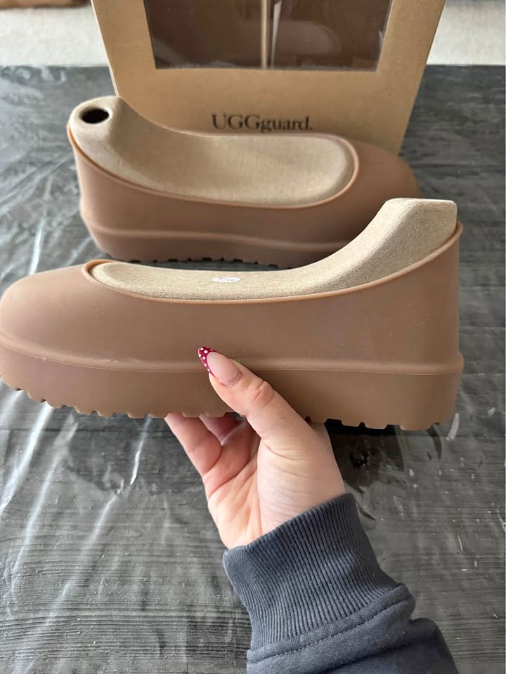 UGG UggGuard (Size Small) with Box