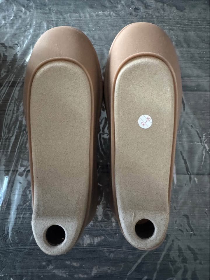 UGG UggGuard (Size Small) with Box - photo 3