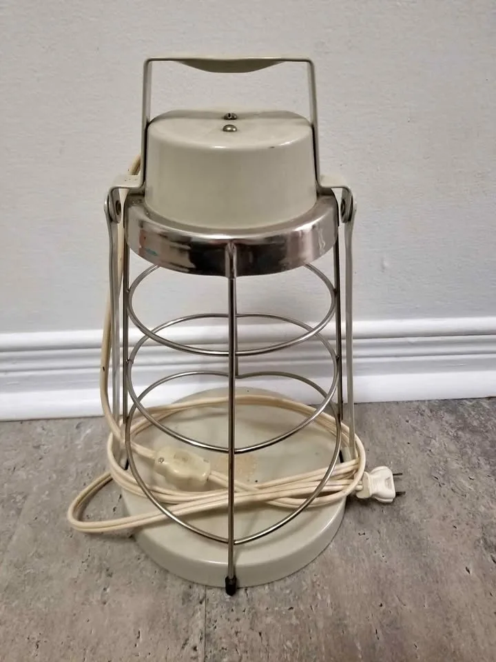 Vintage Coleman Lantern thumbnail