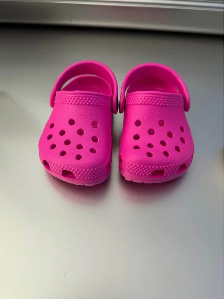 Girl size 2 crocs image indicator(2)
