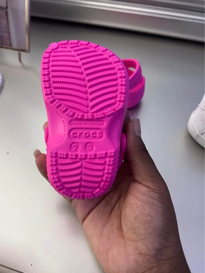 Girl size 2 crocs image indicator(3)