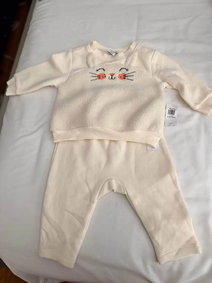 Baby girl sweats suit (6-12)months