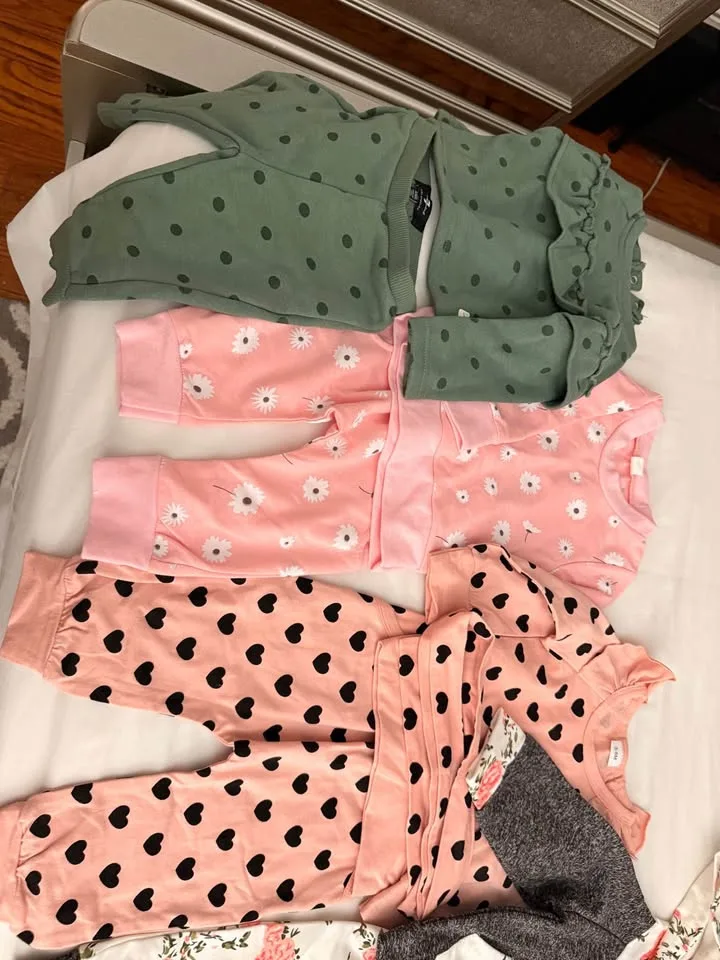 Baby girl sweats (3-6)months image indicator(2)