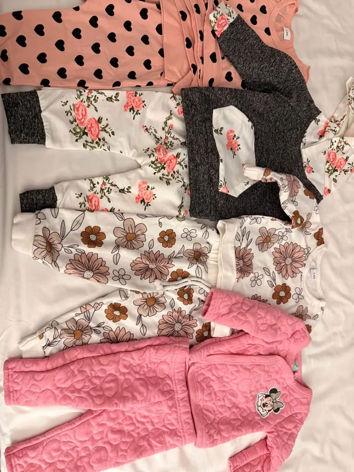 Baby girl sweats (3-6)months image indicator(3)