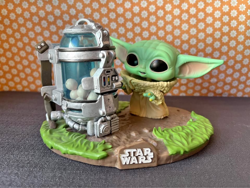 Baby Yoda Funko Pop - The Child with Egg Canister