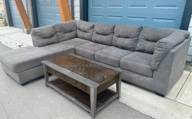 couch for sale ,FREE DELIVERY image indicator(3)