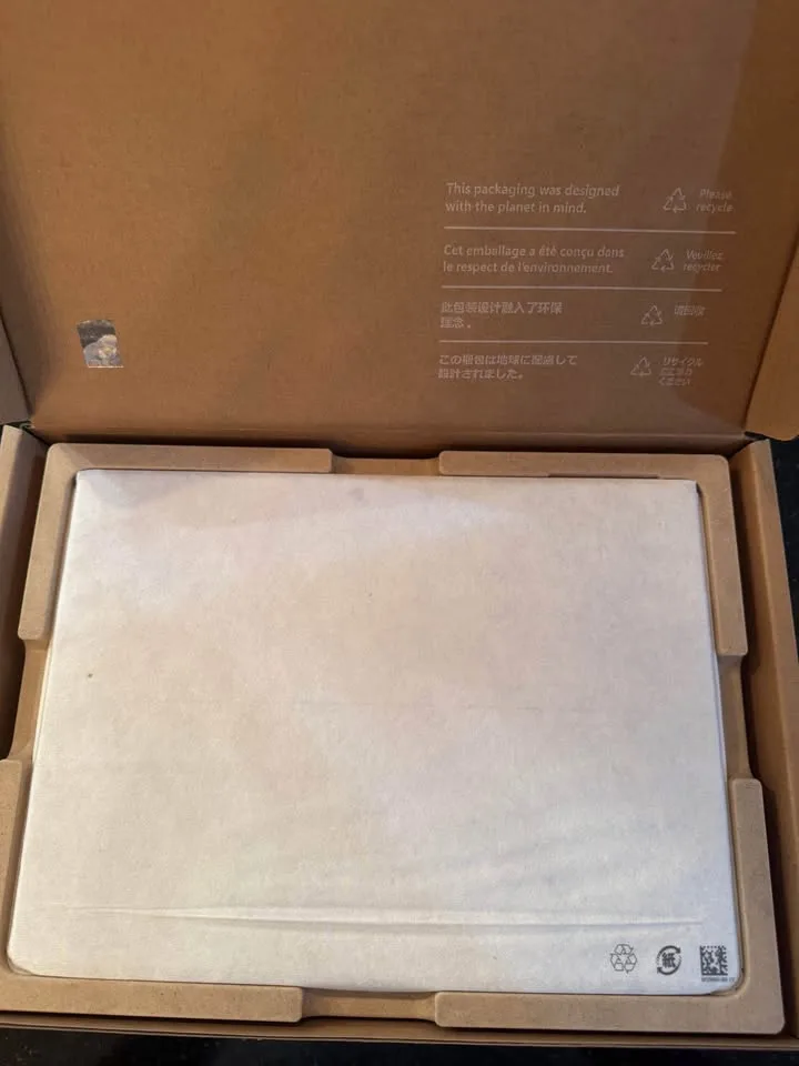 Microsoft surface pro with 5G for business image indicator(2)