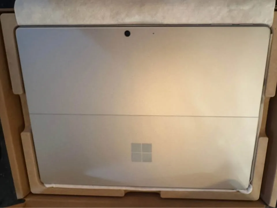 Microsoft surface pro with 5G for business image indicator(3)