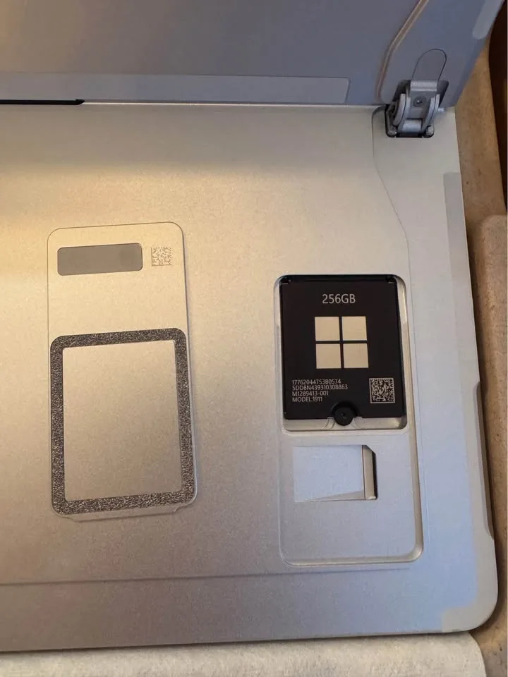 Microsoft surface pro with 5G for business image indicator(4)