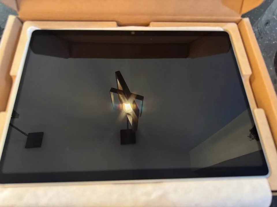 Microsoft surface pro with 5G for business image indicator(5)