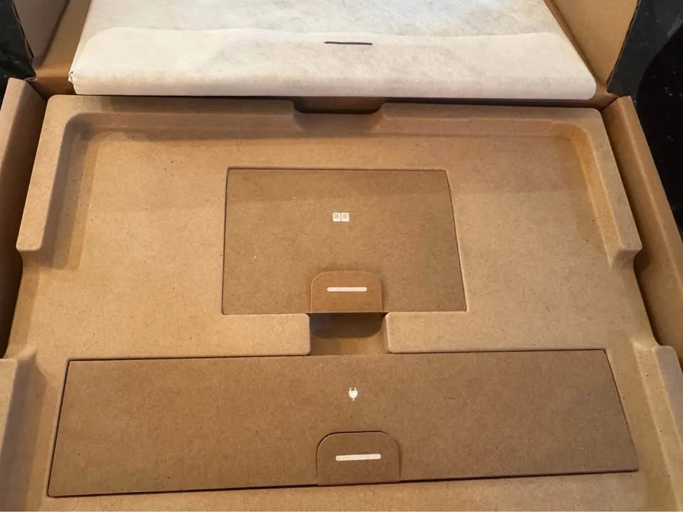 Microsoft surface pro with 5G for business image indicator(7)