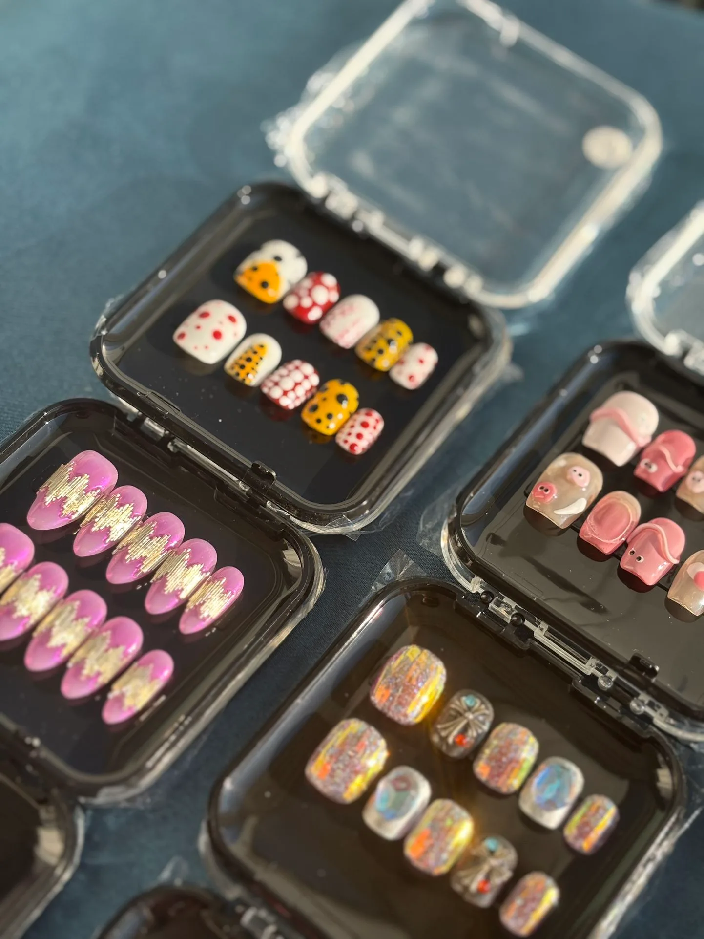 Brand new handmade press-on nail Art thumbnail