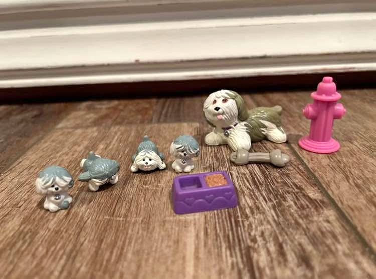 Vintage Littlest Pet Shop Mommy and Baby Puppies