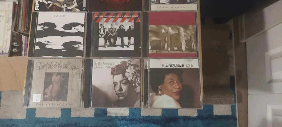 CDs, asstd image indicator(2)