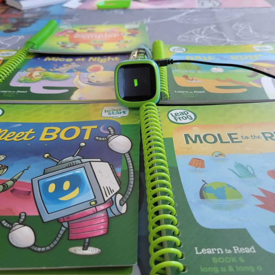 Brand new LeapStart Go set with books image indicator(2)