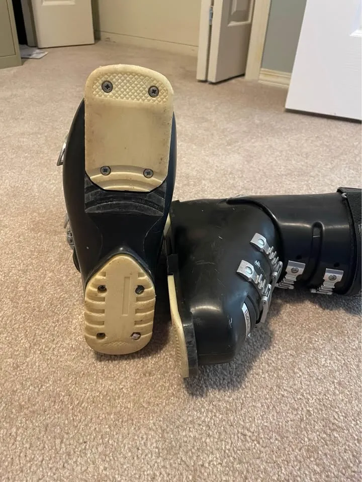 Used Ski boots - Lange RX 80 - size 24.5 w/ Rossingnol boot bag image indicator(3)