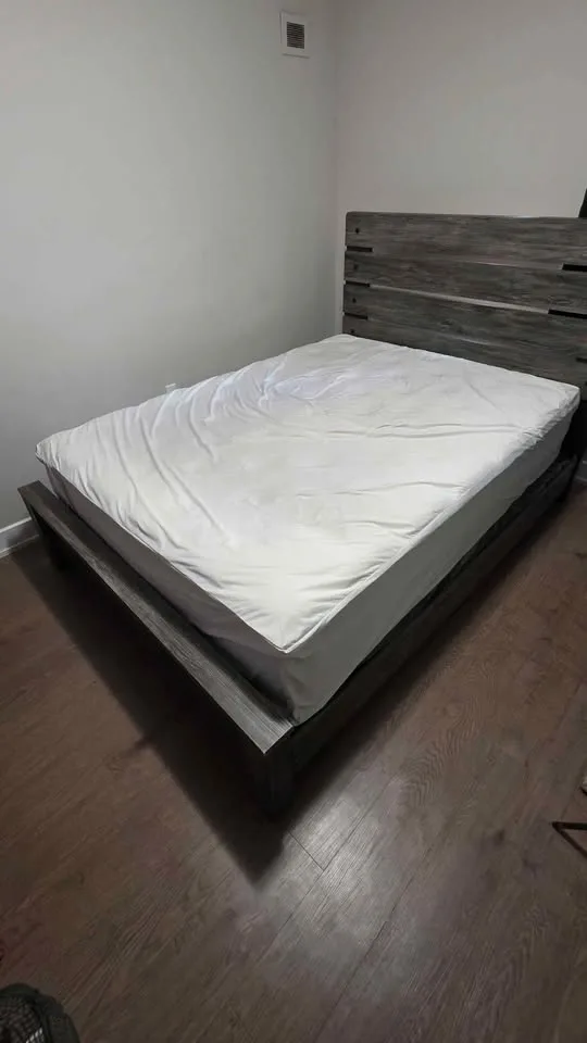 Queen Bedroom set for sell image indicator(2)