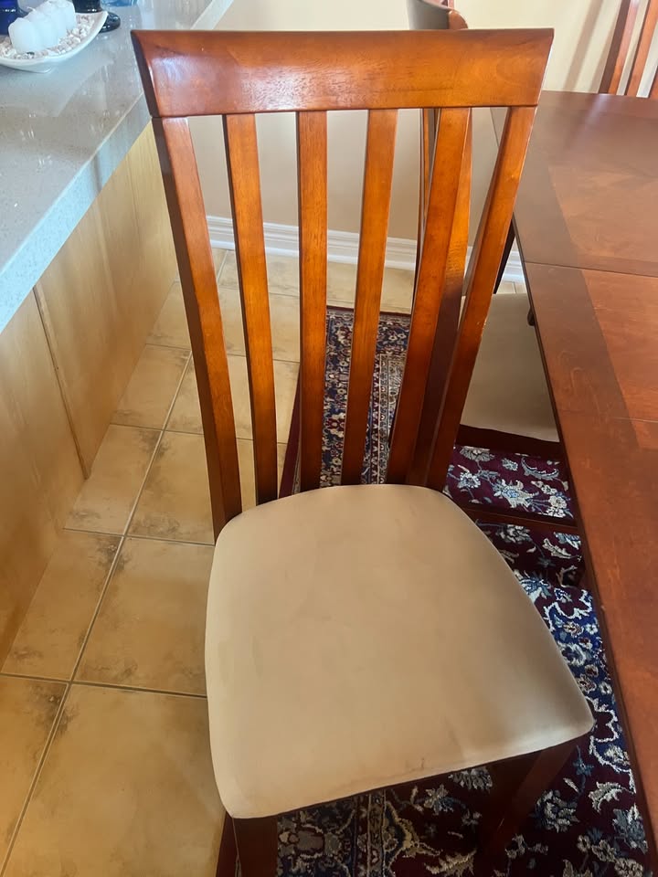 Wood Dining Table Set with 6 Chairs - Great Condition - photo 4