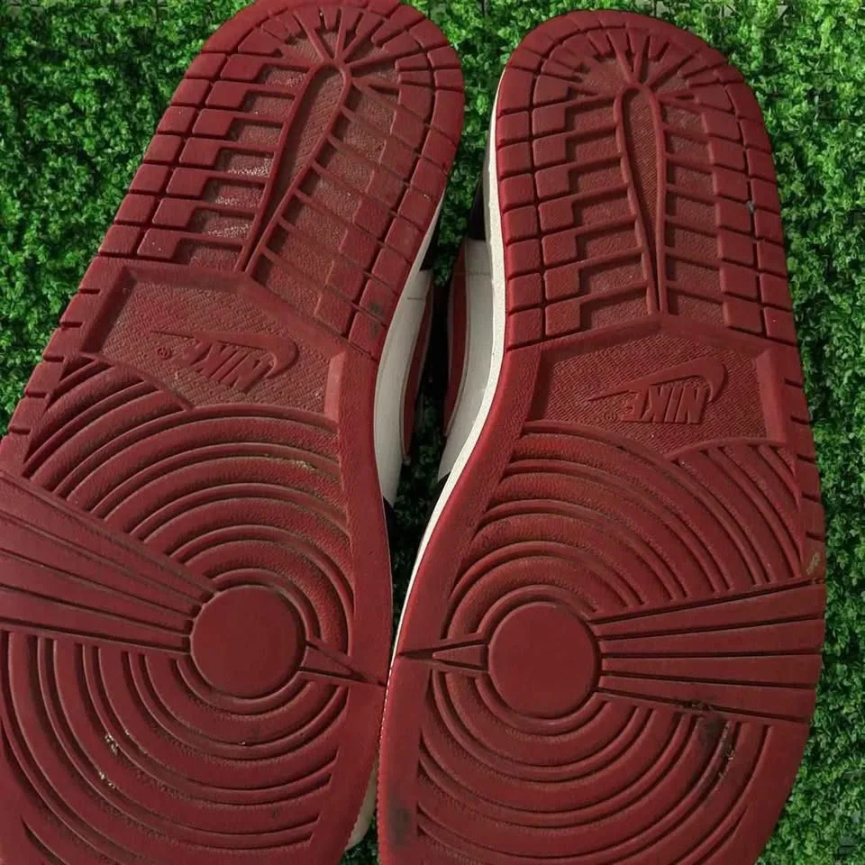 Jordan 1 Mids Red and Black Size 9 No box $60 image indicator(4)