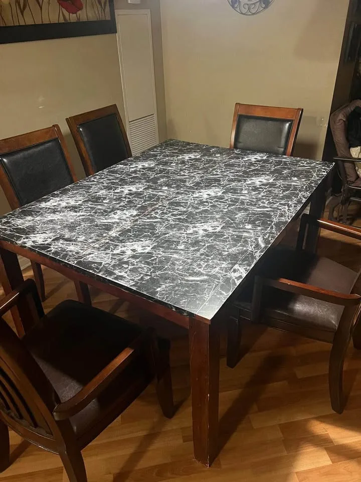 Dining Room Table & Chairs image indicator(2)