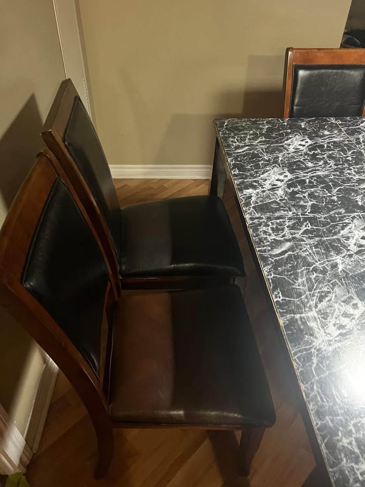 Dining Room Table & Chairs - photo 3