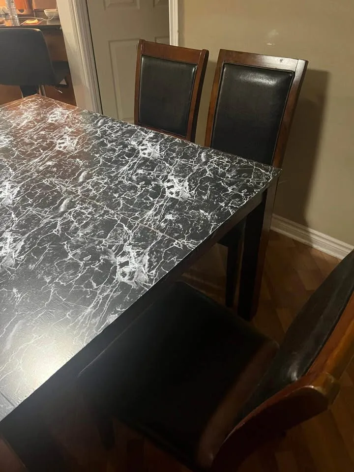 Dining Room Table & Chairs image indicator(4)