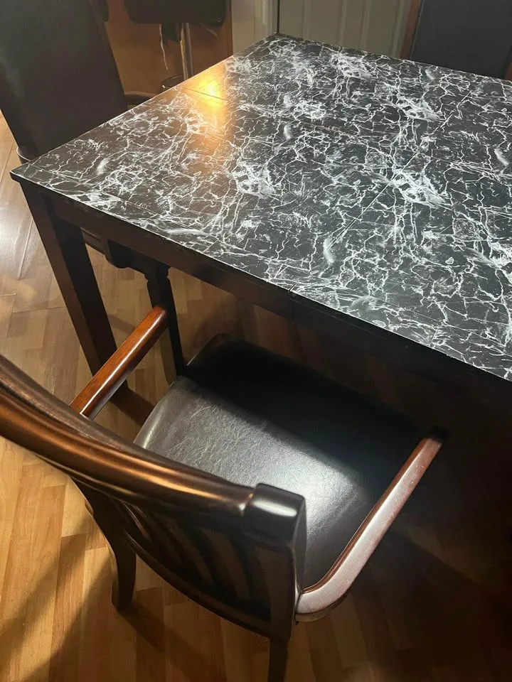 Dining Room Table & Chairs image indicator(5)