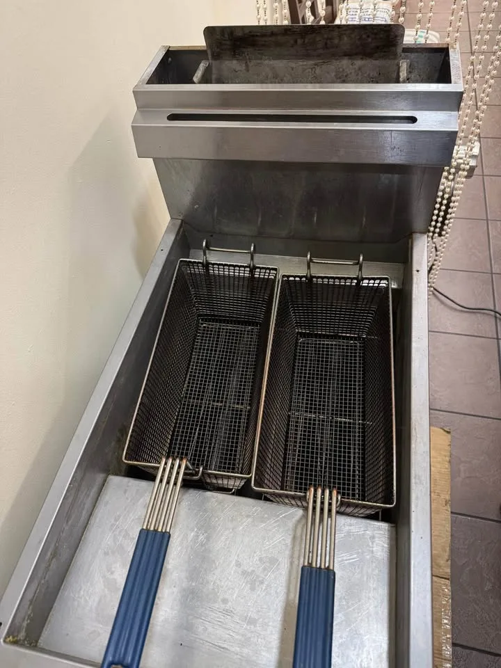 Bishop Commercial Deep Fryer – Heavy Duty Stainless Steel image indicator(2)